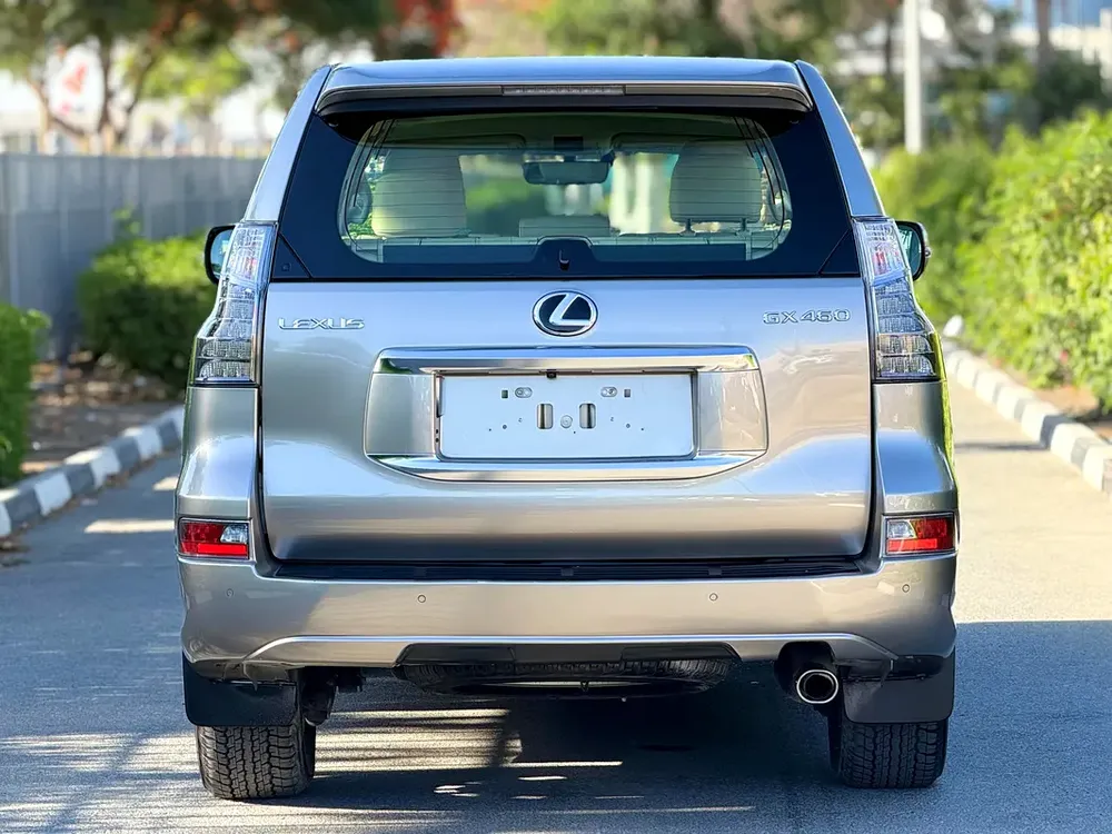 Lexus GX 460 Premium Plus 2020 | GCC Specs | Low Mileage | Excellent Condition - Image 4