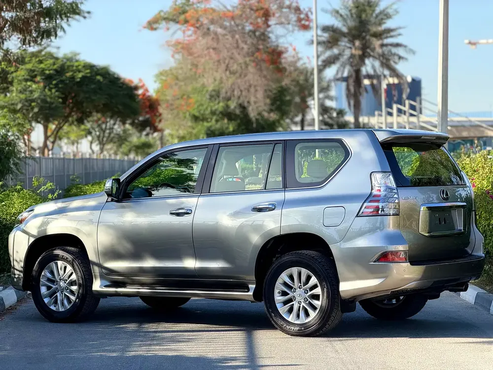 Lexus GX 460 Premium Plus 2020 | GCC Specs | Low Mileage | Excellent Condition - Image 5