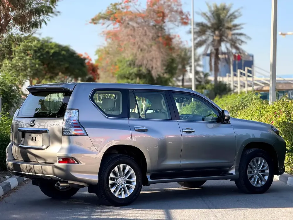 Lexus GX 460 Premium Plus 2020 | GCC Specs | Low Mileage | Excellent Condition - Image 6