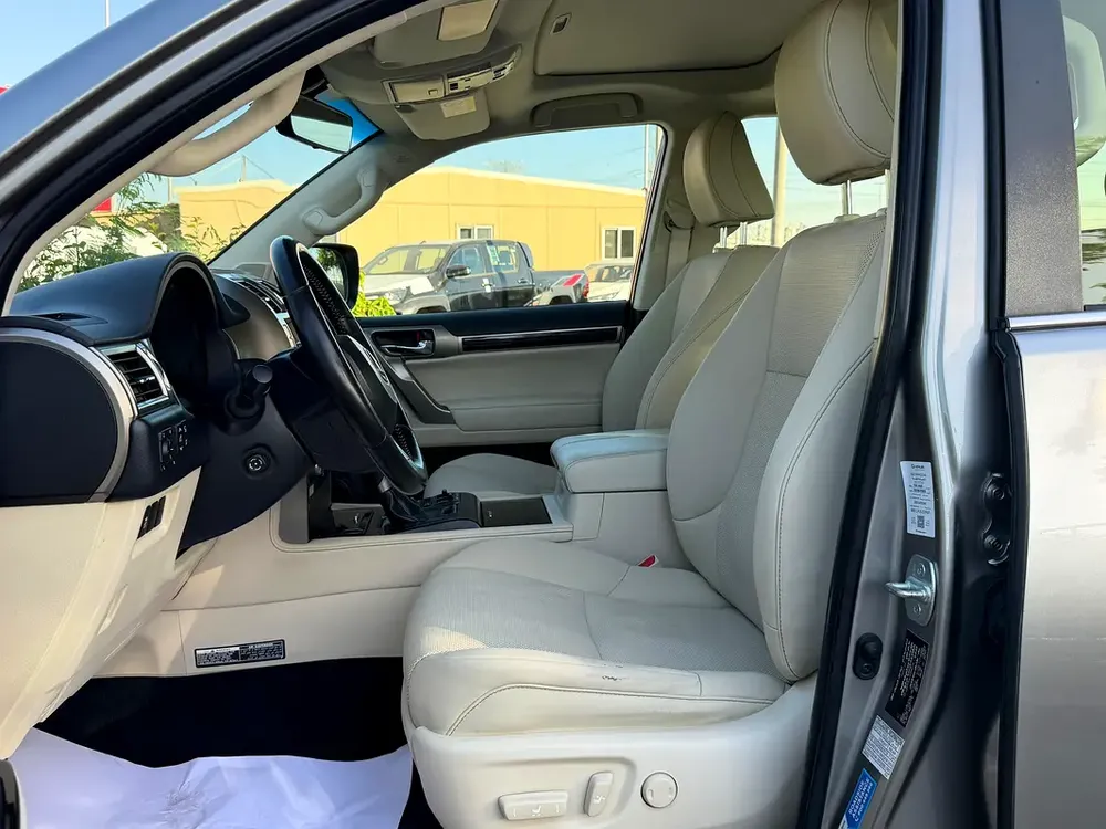 Lexus GX 460 Premium Plus 2020 | GCC Specs | Low Mileage | Excellent Condition - Image 7