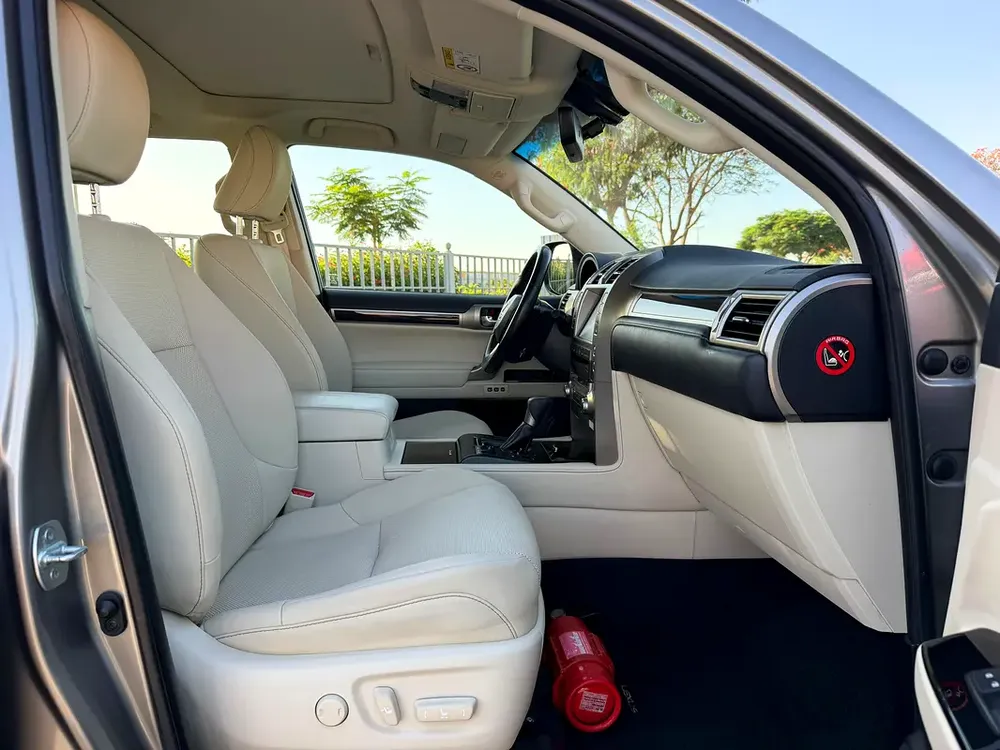 Lexus GX 460 Premium Plus 2020 | GCC Specs | Low Mileage | Excellent Condition - Image 8