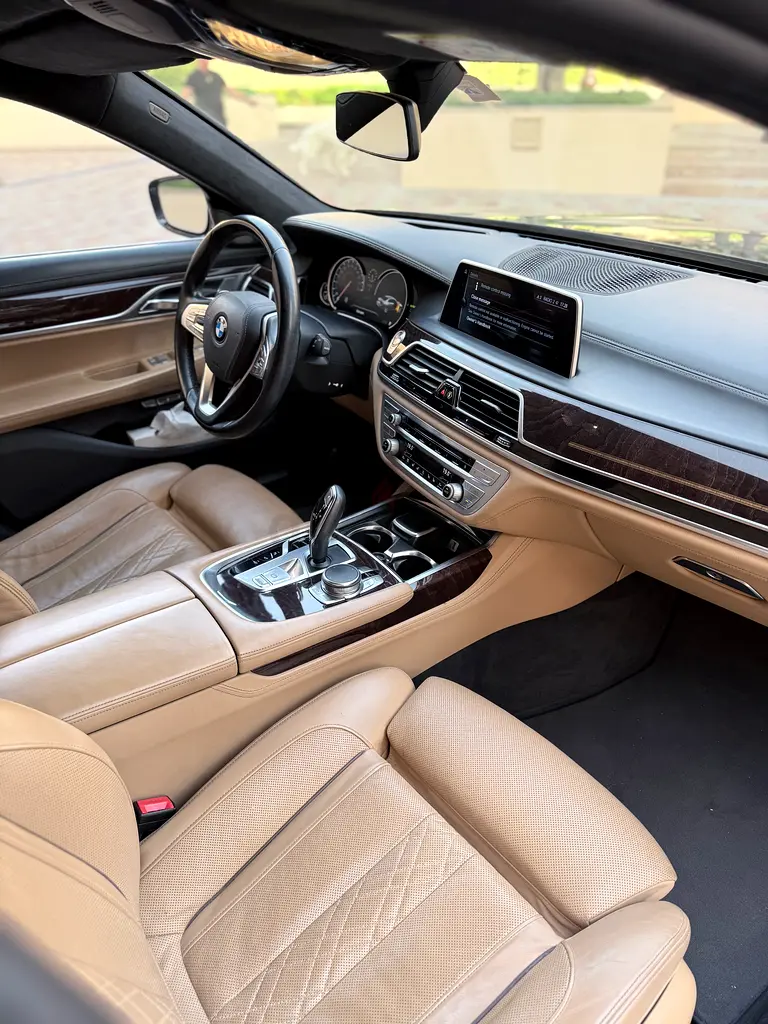 BMW 7-Series 740Li 2015 GCC Specs - Pristine Condition - Image 11