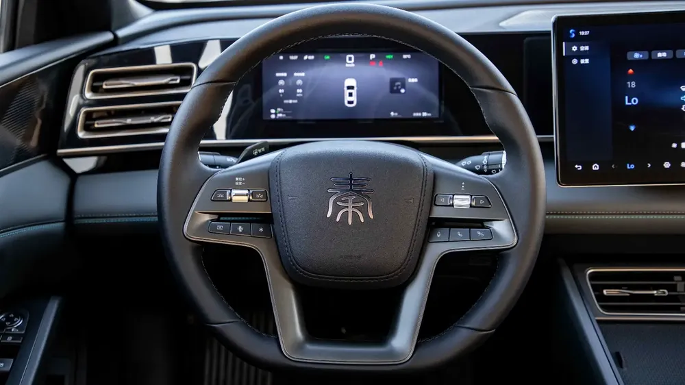 BYD Qin L DM-i 80KM INTELLIGENT DRIVING LEADING EDITION | 2025 | with 5 Years EVS Warranty - Image 12