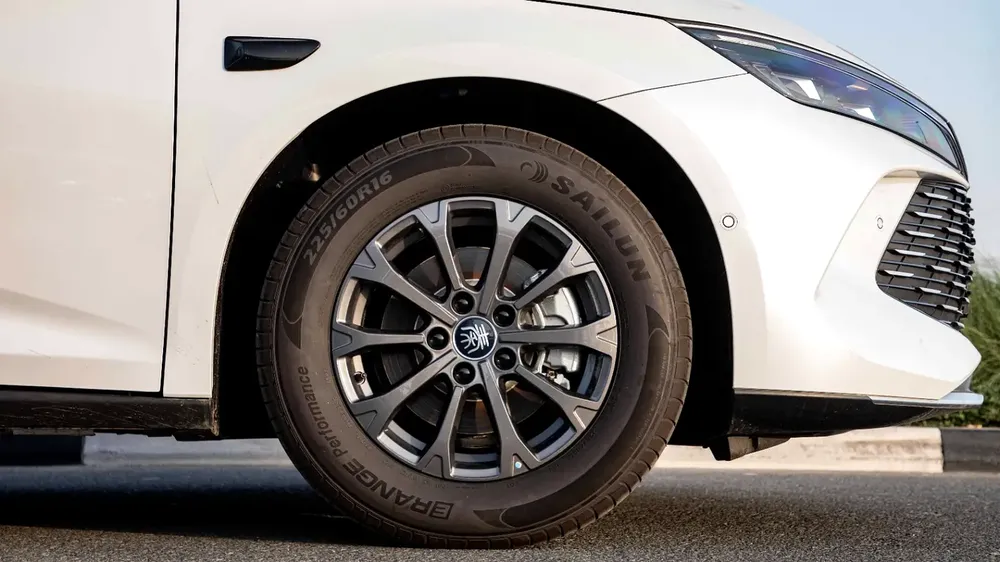 BYD Qin L DM-i 80KM INTELLIGENT DRIVING LEADING EDITION | 2025 | with 5 Years EVS Warranty - Image 9