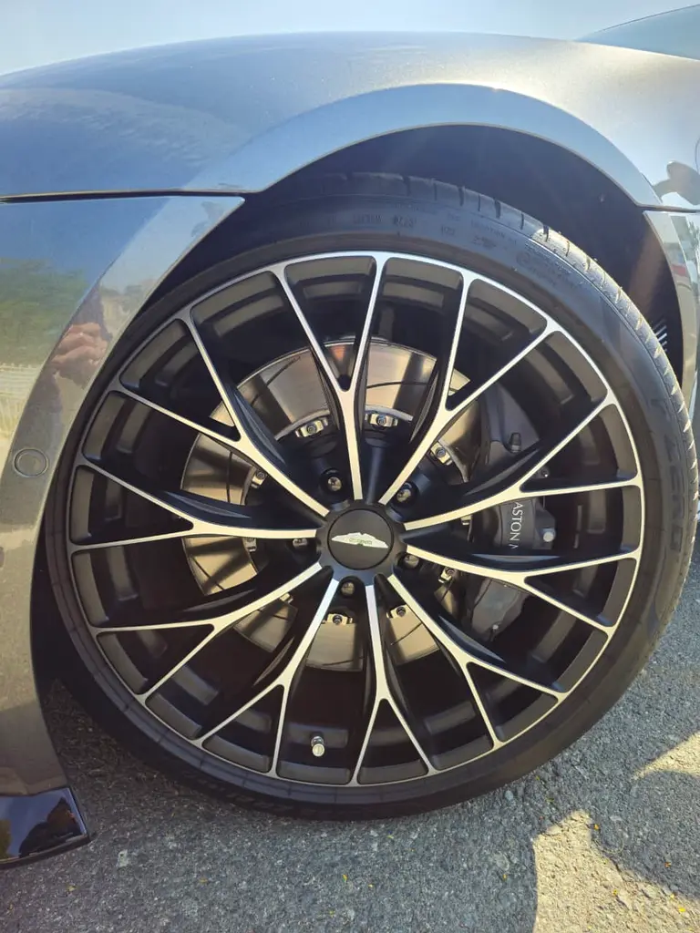 2023 Aston Martin Vantage | Agency Warranty | Delivery Mileage  , GCC - Image 9