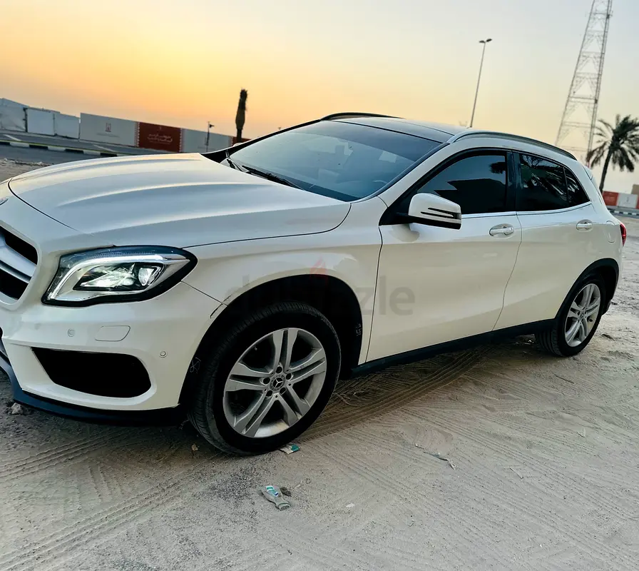 Mercedes-Benz GLA No Accident No Paint - Image 4