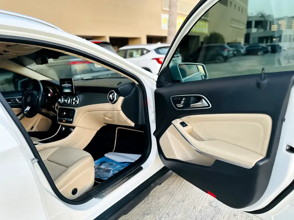 Mercedes-Benz GLA No Accident No Paint - Image 8