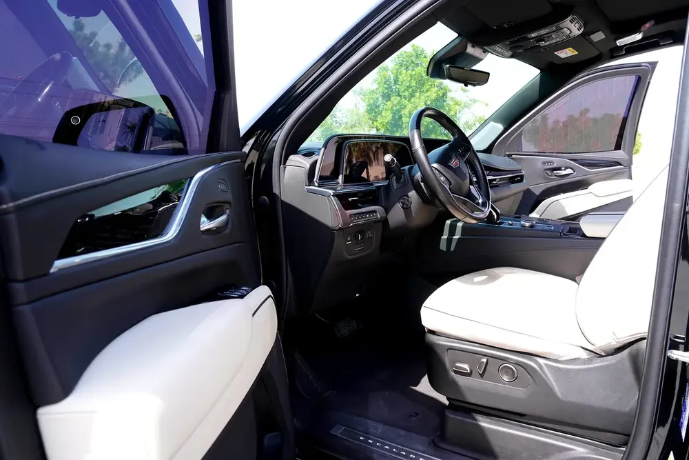 2022 Cadillac Escalade | 6.2 | Premium Luxury - Image 9