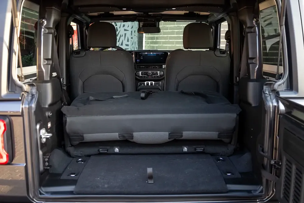 Jeep Wrangler Sport (LOW MILEAGE) 2025 GCC | Agency Warranty | Service Contract - Image 10