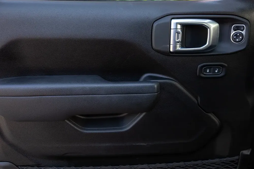 Jeep Wrangler Sport (LOW MILEAGE) 2025 GCC | Agency Warranty | Service Contract - Image 12