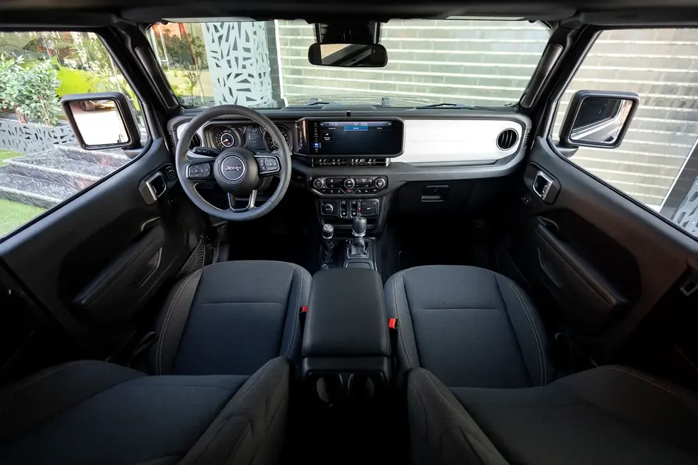Jeep Wrangler Sport (LOW MILEAGE) 2025 GCC | Agency Warranty | Service Contract - Image 13