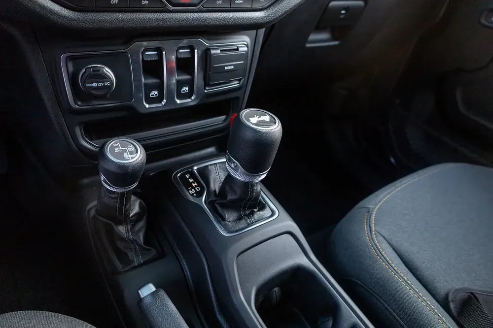 Jeep Wrangler Sport (LOW MILEAGE) 2025 GCC | Agency Warranty | Service Contract - Image 18