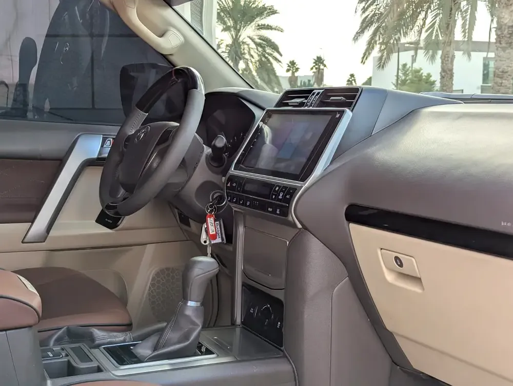 TOYOTA PRADO 2019 GCC V4 2.7L ACCIDENT FREE IN EXCELLENT CONDITION - Image 11