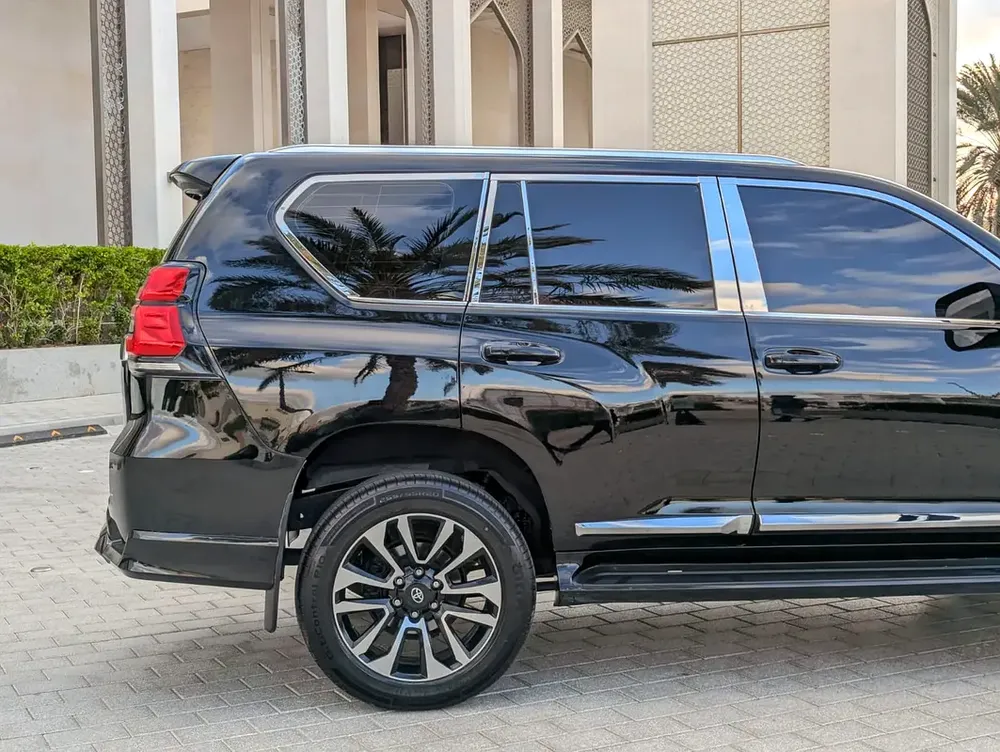 TOYOTA PRADO 2019 GCC V4 2.7L ACCIDENT FREE IN EXCELLENT CONDITION - Image 12
