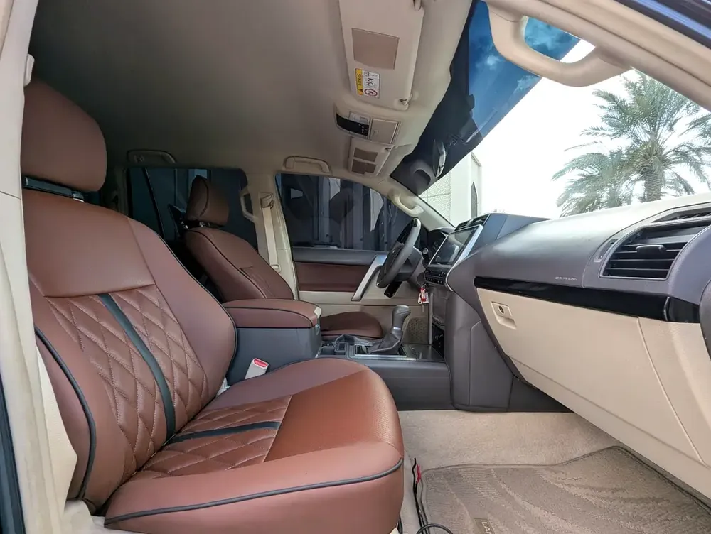 TOYOTA PRADO 2019 GCC V4 2.7L ACCIDENT FREE IN EXCELLENT CONDITION - Image 9