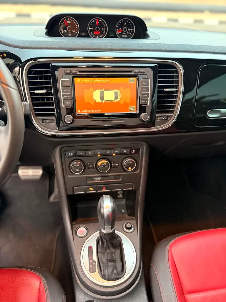 2016 Volkswagen Beetle 2.0 SEL - Image 9
