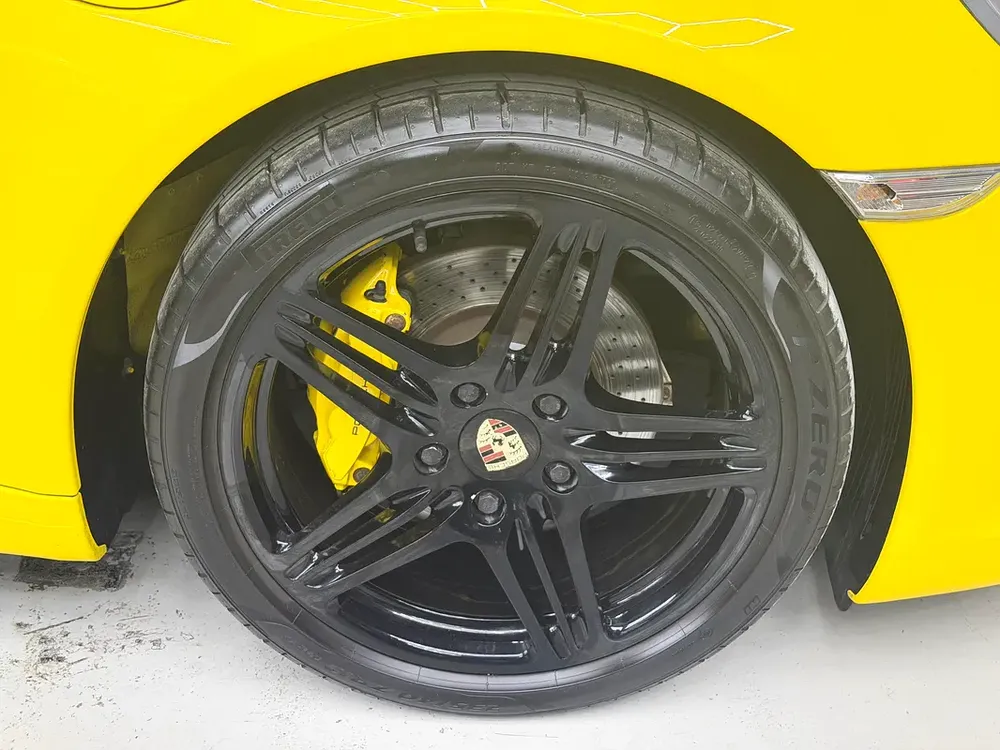 2014 Porsche 911 Carrera (GCC Specs) well maintained only 120000 kms ( rear Colour ) - Image 10