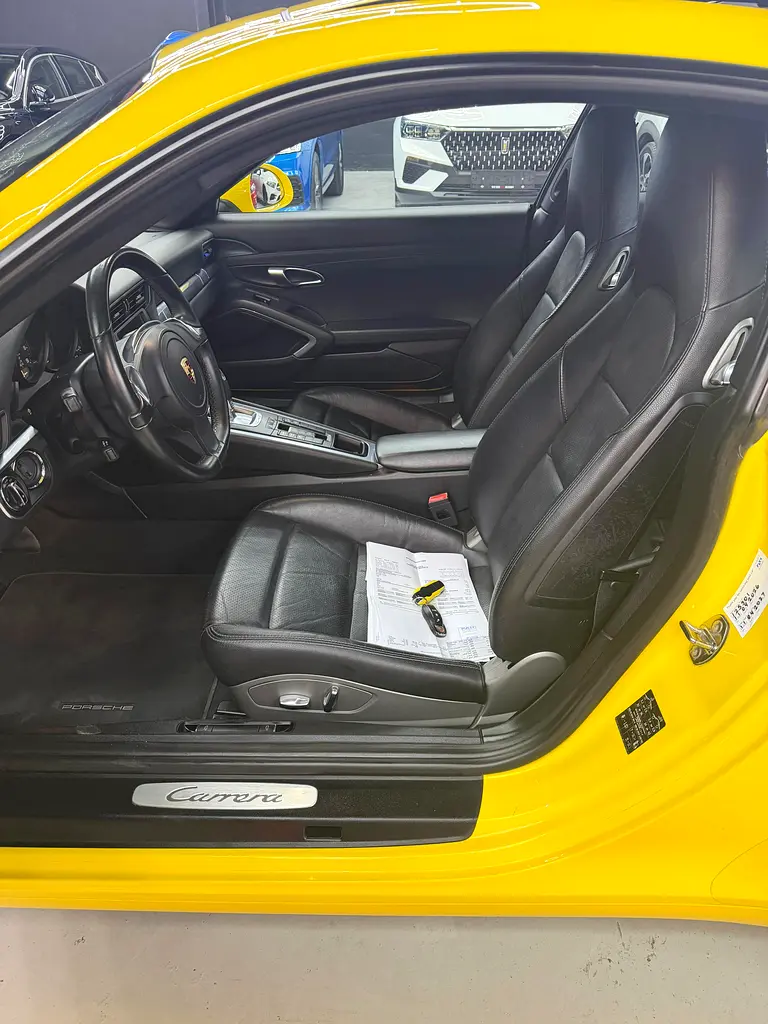 2014 Porsche 911 Carrera (GCC Specs) well maintained only 120000 kms ( rear Colour ) - Image 11