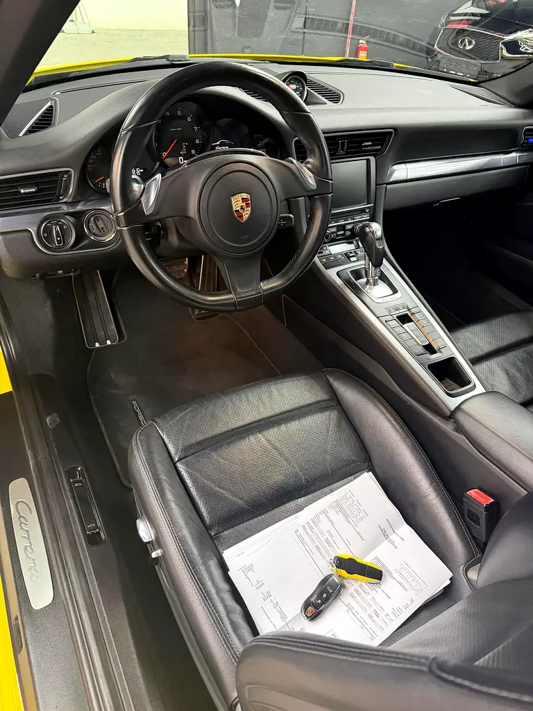 2014 Porsche 911 Carrera (GCC Specs) well maintained only 120000 kms ( rear Colour ) - Image 14