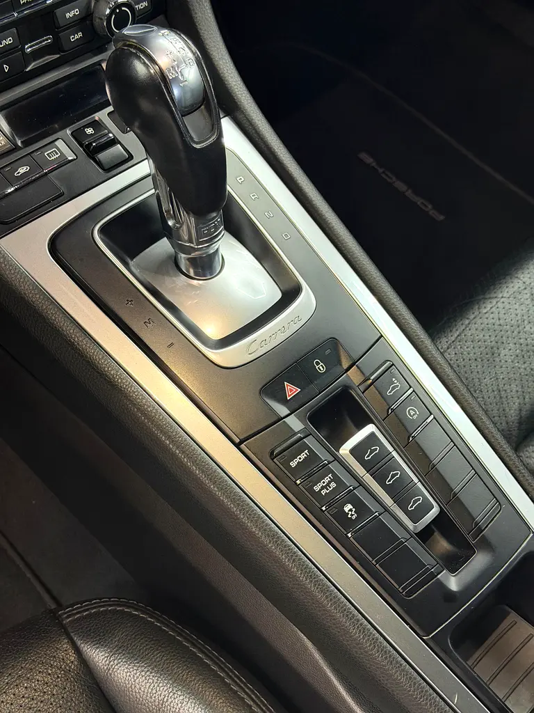 2014 Porsche 911 Carrera (GCC Specs) well maintained only 120000 kms ( rear Colour ) - Image 15
