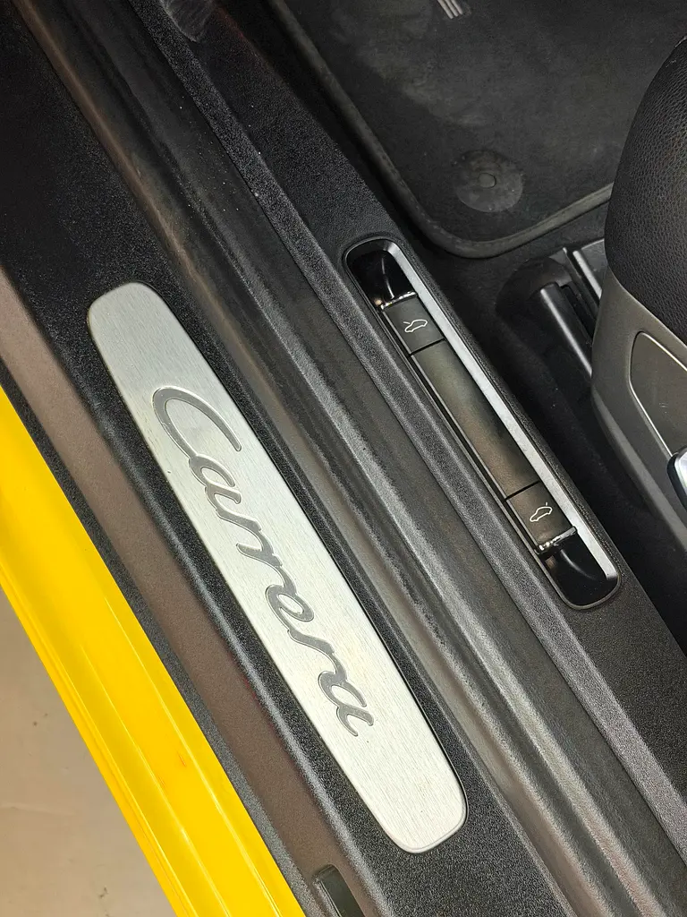 2014 Porsche 911 Carrera (GCC Specs) well maintained only 120000 kms ( rear Colour ) - Image 16