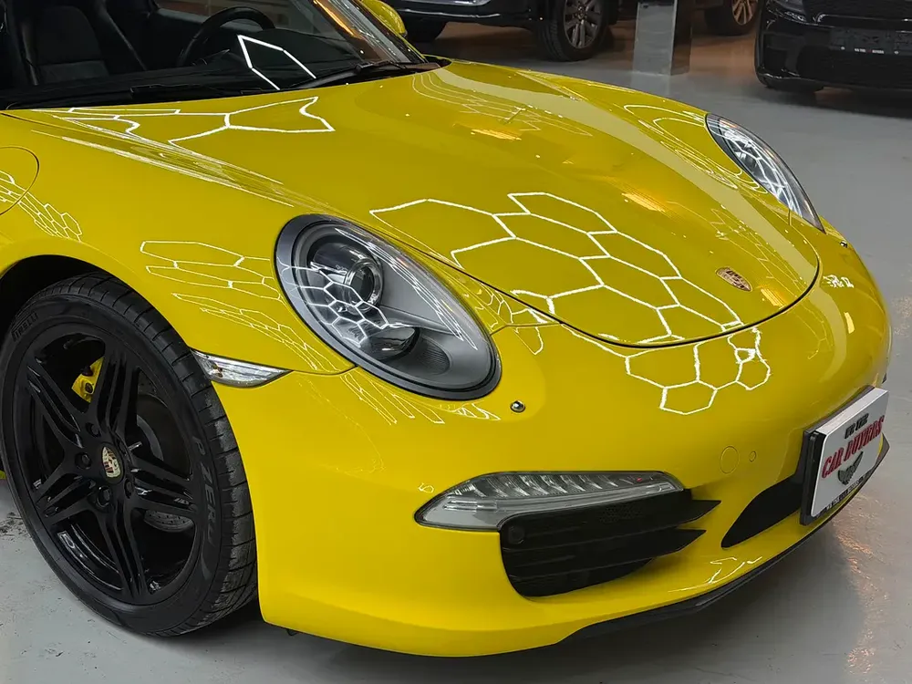 2014 Porsche 911 Carrera (GCC Specs) well maintained only 120000 kms ( rear Colour ) - Image 4