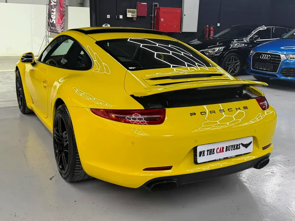 2014 Porsche 911 Carrera (GCC Specs) well maintained only 120000 kms ( rear Colour ) - Image 5