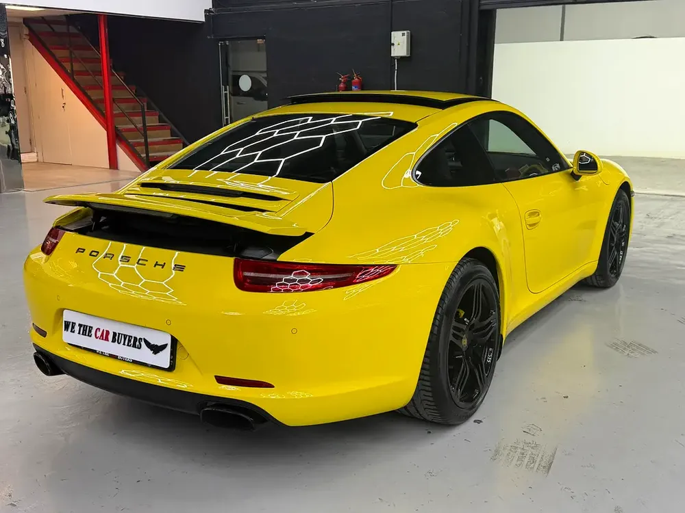 2014 Porsche 911 Carrera (GCC Specs) well maintained only 120000 kms ( rear Colour ) - Image 7