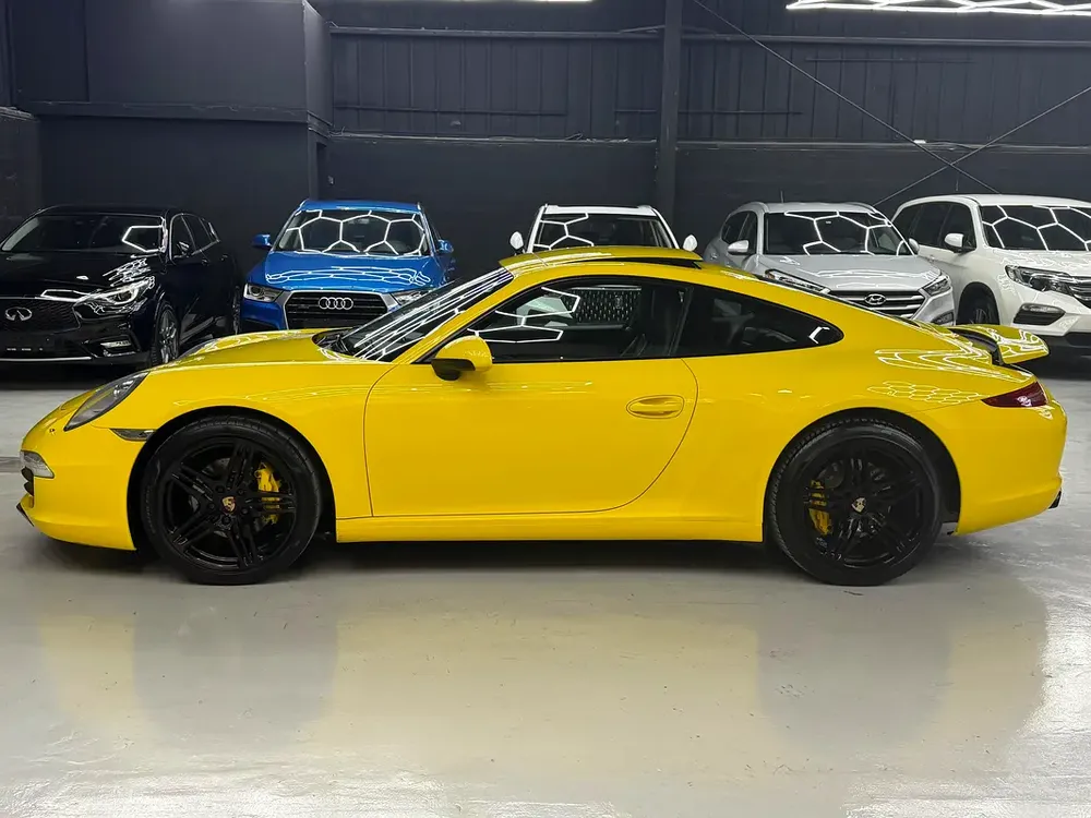 2014 Porsche 911 Carrera (GCC Specs) well maintained only 120000 kms ( rear Colour ) - Image 8