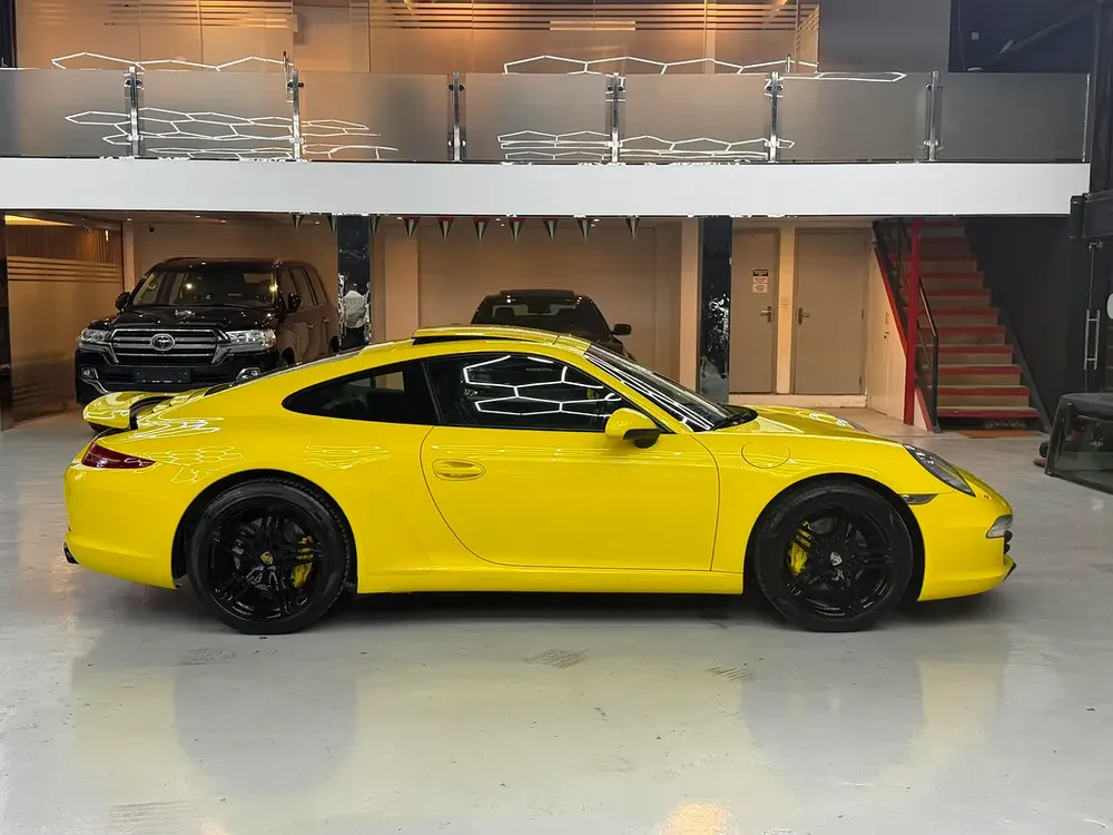 2014 Porsche 911 Carrera (GCC Specs) well maintained only 120000 kms ( rear Colour ) - Image 9