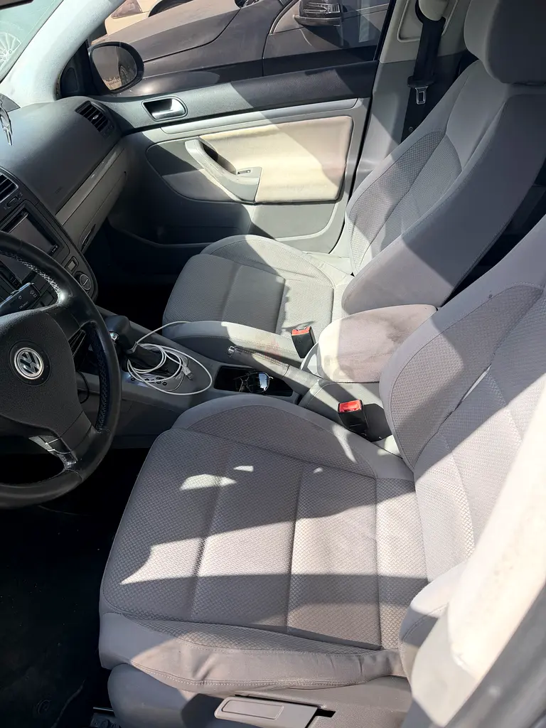 Volkswagen Golf 2007 2.0 FSI.GCC Specs - Well Maintained - Image 8