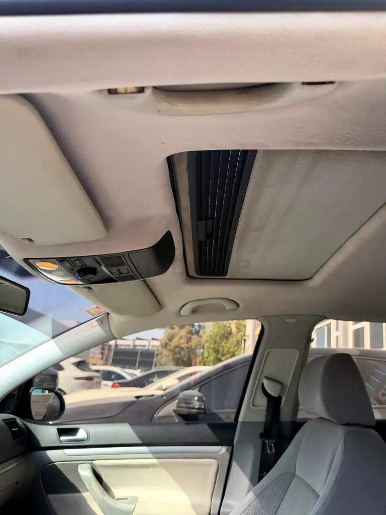 Volkswagen Golf 2007 2.0 FSI.GCC Specs - Well Maintained - Image 9