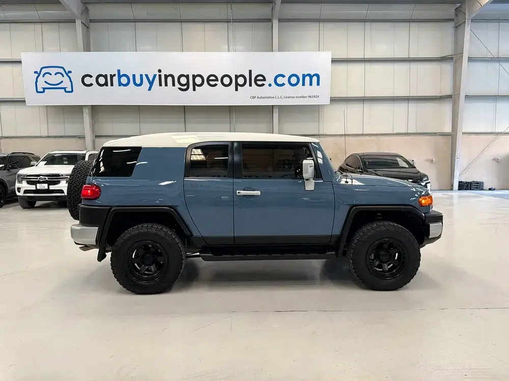 2,260pm Zero Down Available Toyota FJ Cruiser GXR 2022 - GCC Specs - Image 8