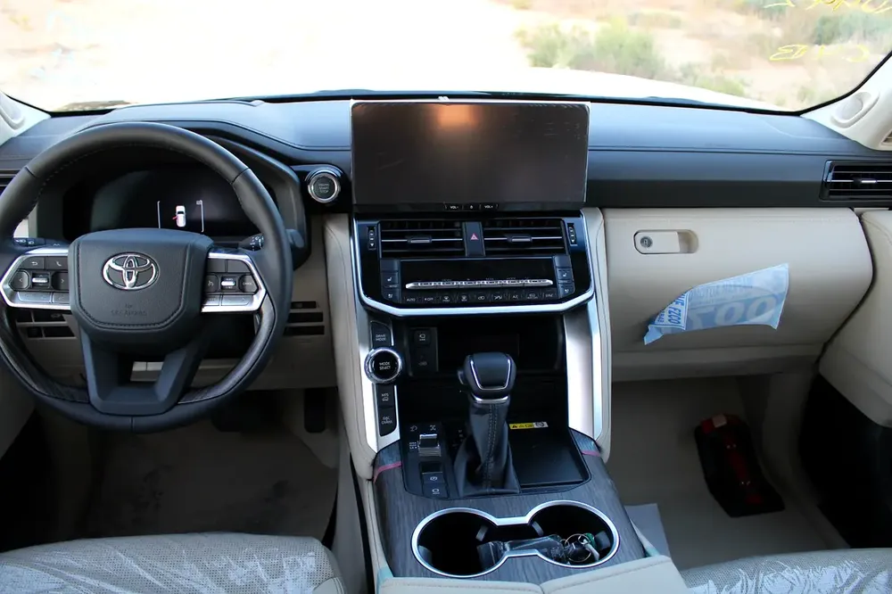 LHD - TOYOTA LANDCRUISER 300 3.3L V6 DIESEL TWIN TURBO VXR - EXPORT ONLY TO CONGO - Image 11