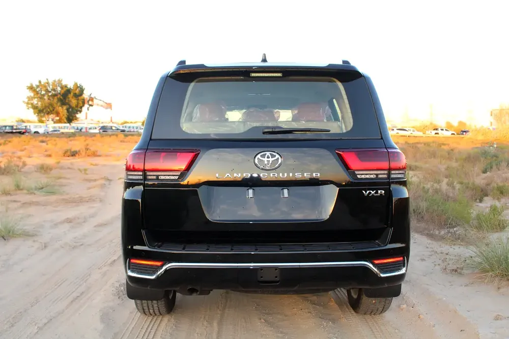 LHD - TOYOTA LANDCRUISER 300 3.3L V6 DIESEL TWIN TURBO VXR - EXPORT ONLY TO CONGO - Image 4
