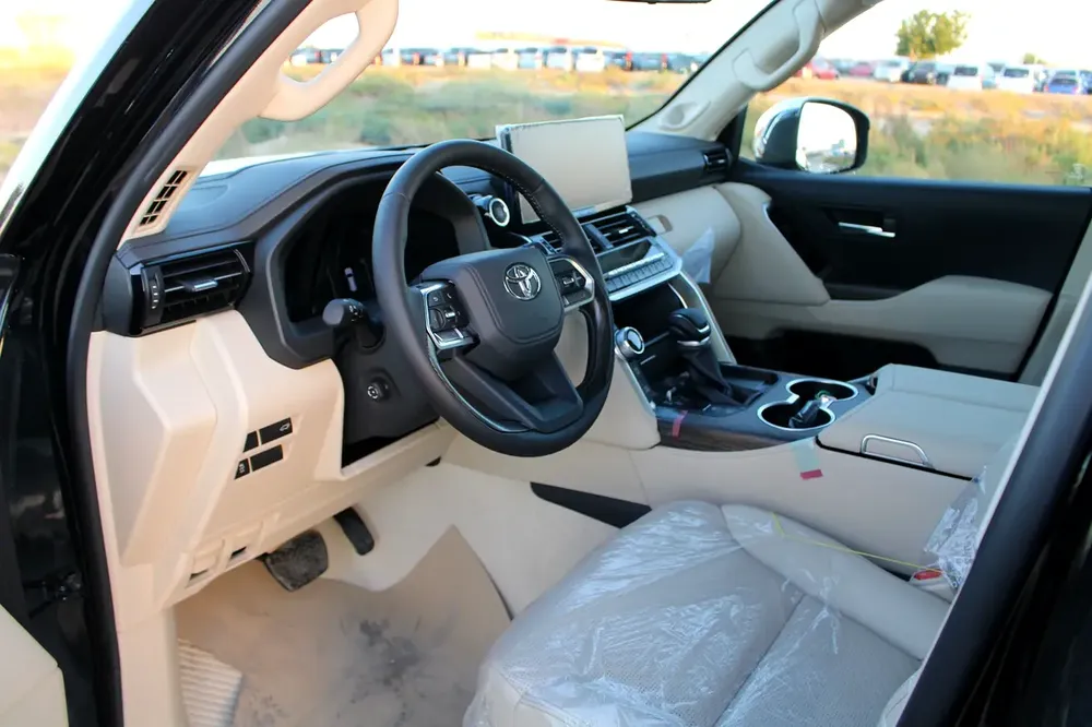 LHD - TOYOTA LANDCRUISER 300 3.3L V6 DIESEL TWIN TURBO VXR - EXPORT ONLY TO CONGO - Image 5