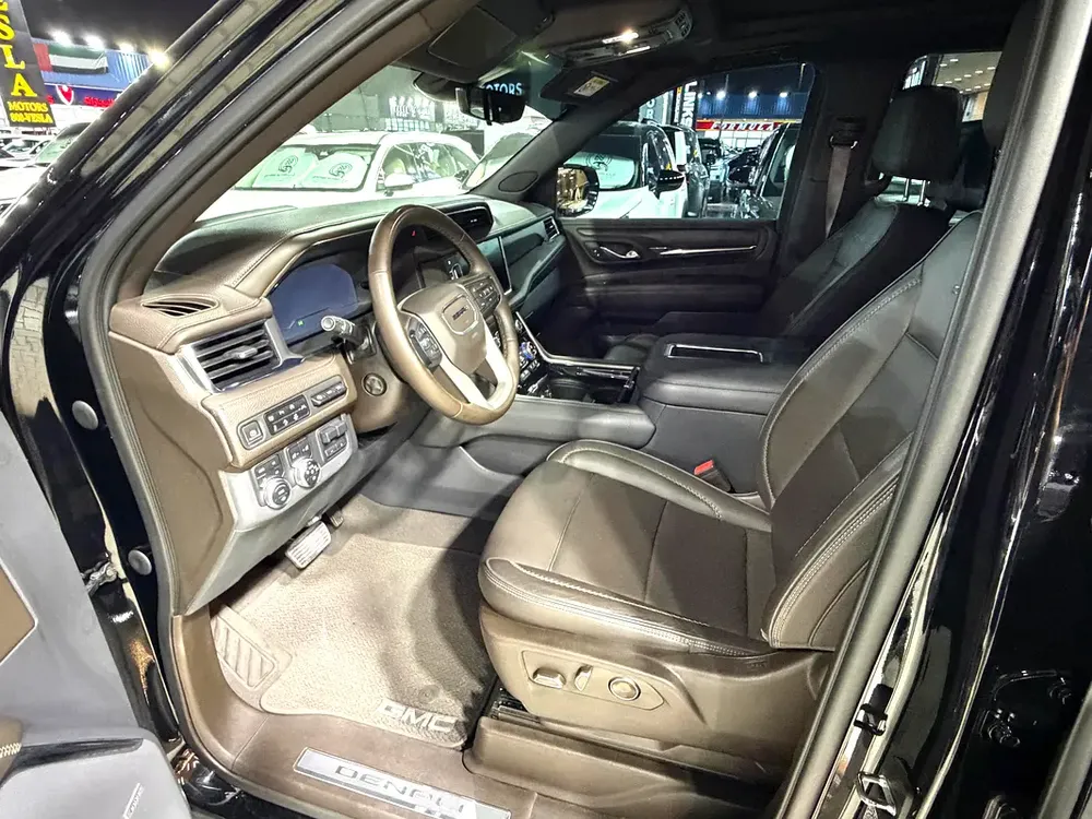 GMC Yukon Denali 2023 | GCC Specs | Pristine Condition - Image 11