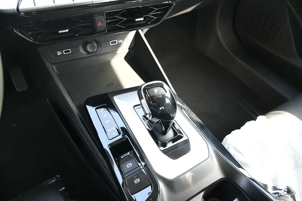 2025 MG GT 1.5L Turbo Full option ( Ready Stock) - Image 18