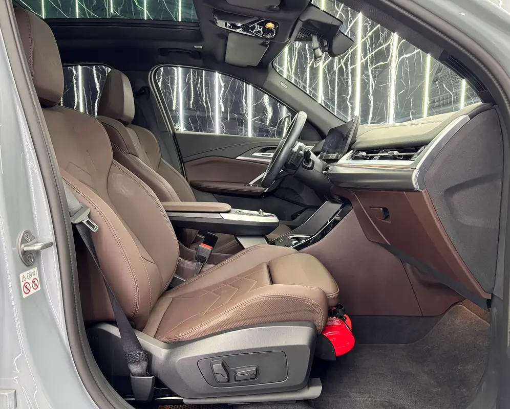 BMW X2 SDrive 18i | GCC | Original paint | Low mileage | AGMC Full service history - Image 11