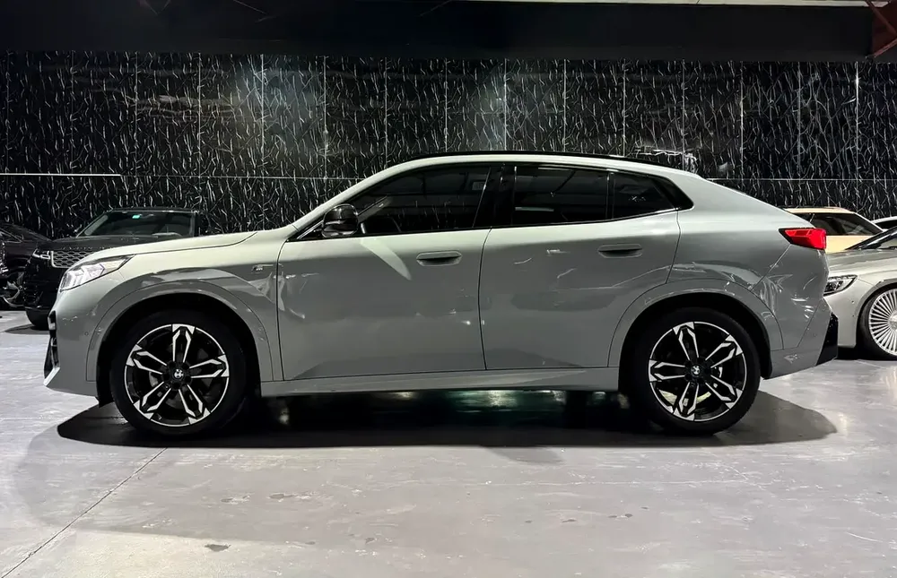 BMW X2 SDrive 18i | GCC | Original paint | Low mileage | AGMC Full service history - Image 6