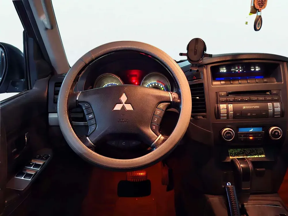 2010 Mitsubishi Pajero Gls 3.5L | GCC Specifications - Image 10