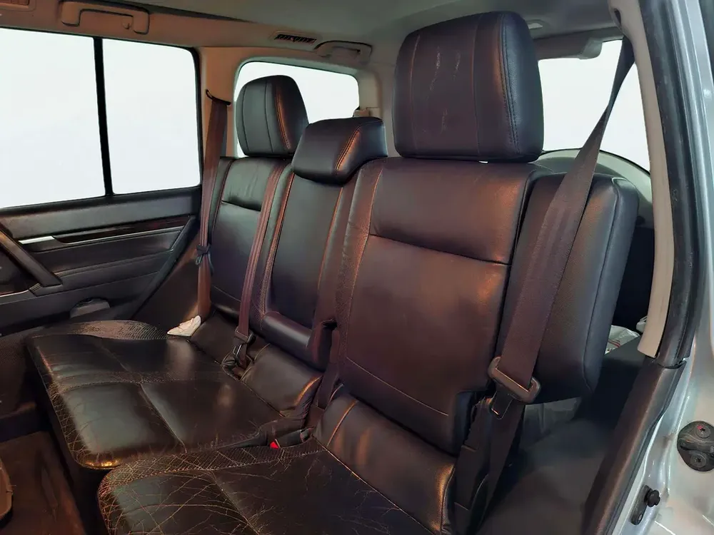 2010 Mitsubishi Pajero Gls 3.5L | GCC Specifications - Image 13