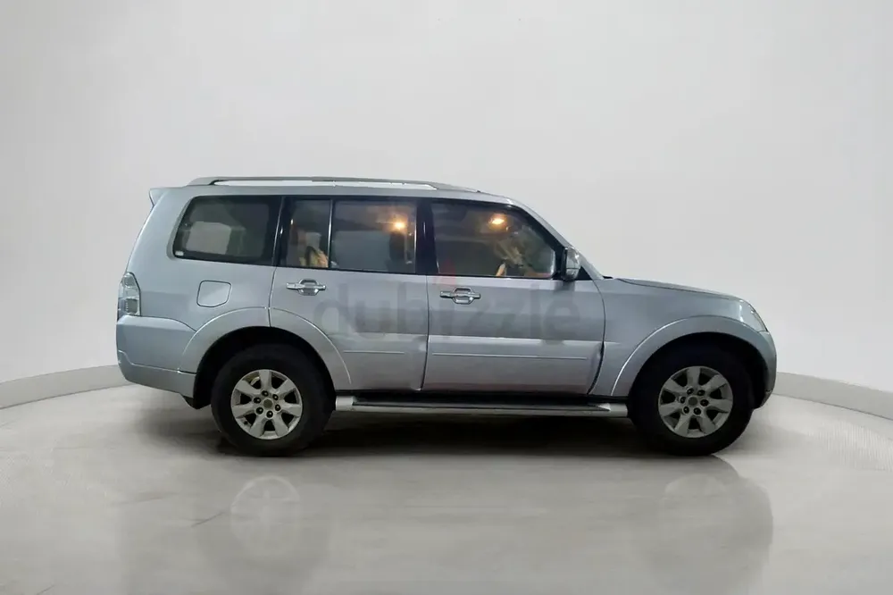 2010 Mitsubishi Pajero Gls 3.5L | GCC Specifications - Image 6