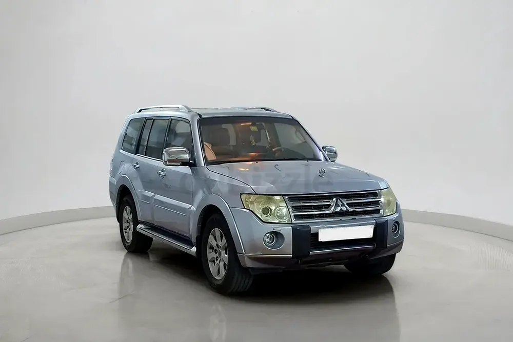 2010 Mitsubishi Pajero Gls 3.5L | GCC Specifications - Image 8