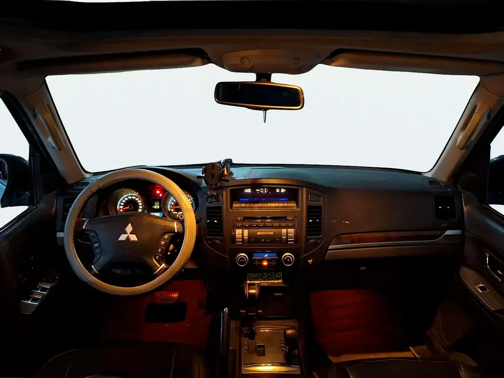 2010 Mitsubishi Pajero Gls 3.5L | GCC Specifications - Image 9