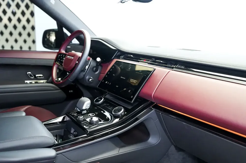 SPORT HSE DYNAMIC P400 | WARRANTY OCT 2028 | SIDE STEPS | PANORAMIC ROOF - Image 13