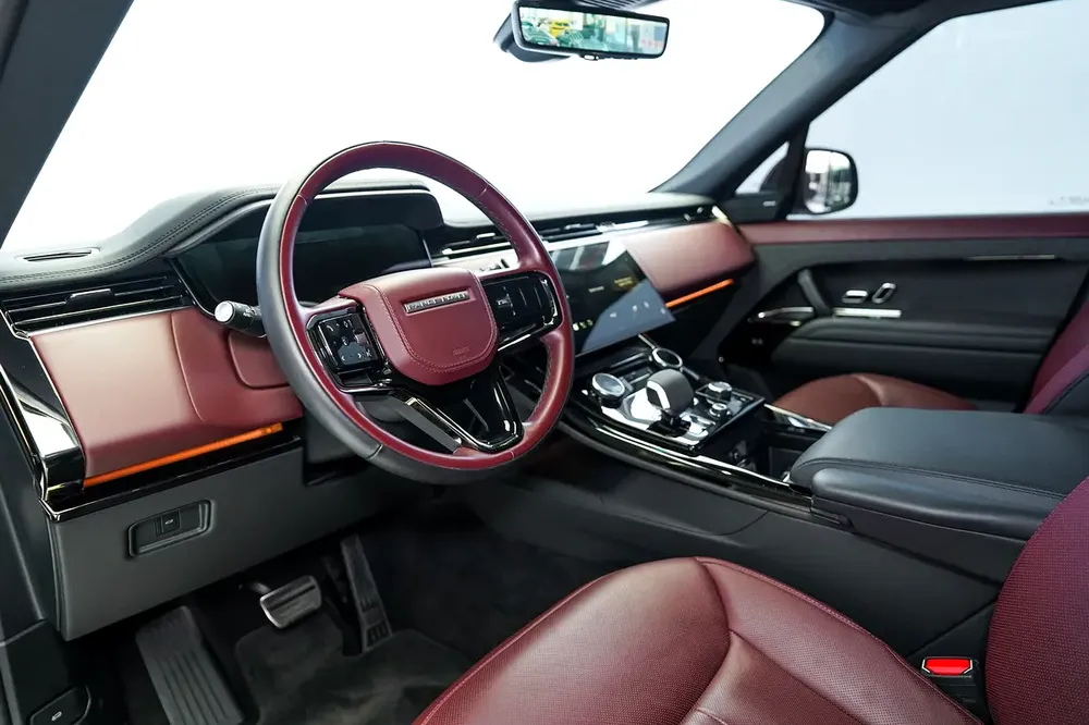 SPORT HSE DYNAMIC P400 | WARRANTY OCT 2028 | SIDE STEPS | PANORAMIC ROOF - Image 6