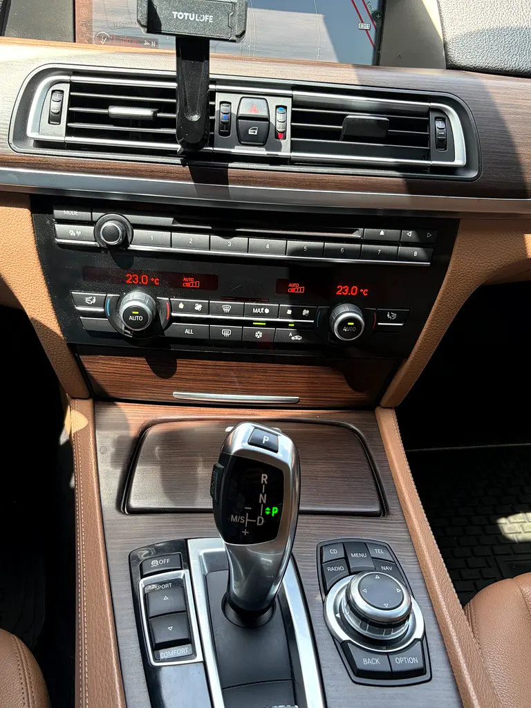 2011 BMW 740Li Full Options, Excellent Condition - Image 10
