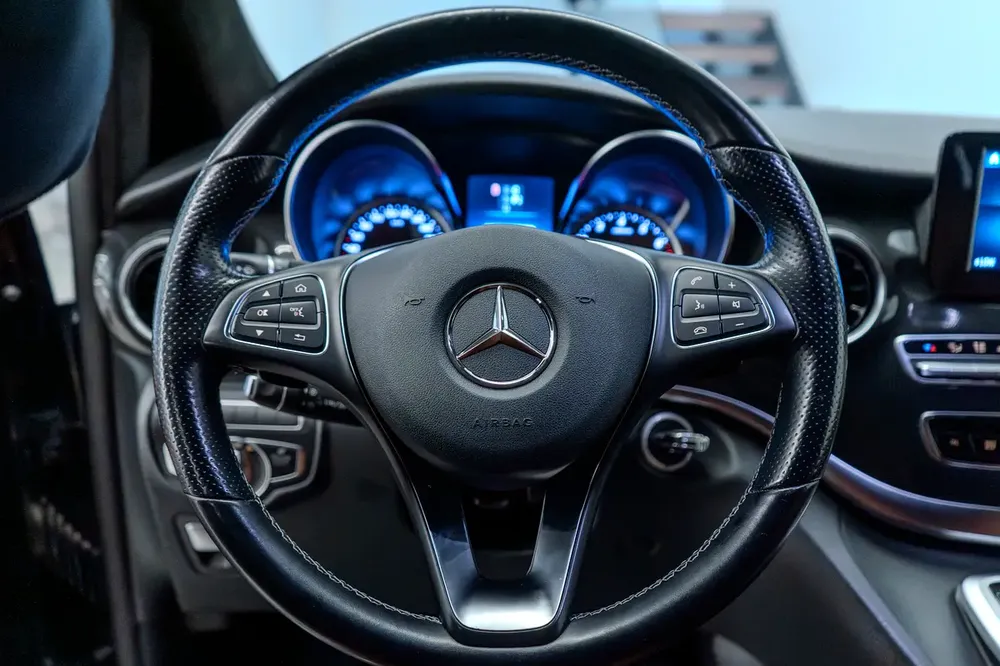 2021 Mercedes-Benz V 250, Falcon Edition, Excellent Condition, GCC Specs - Image 11