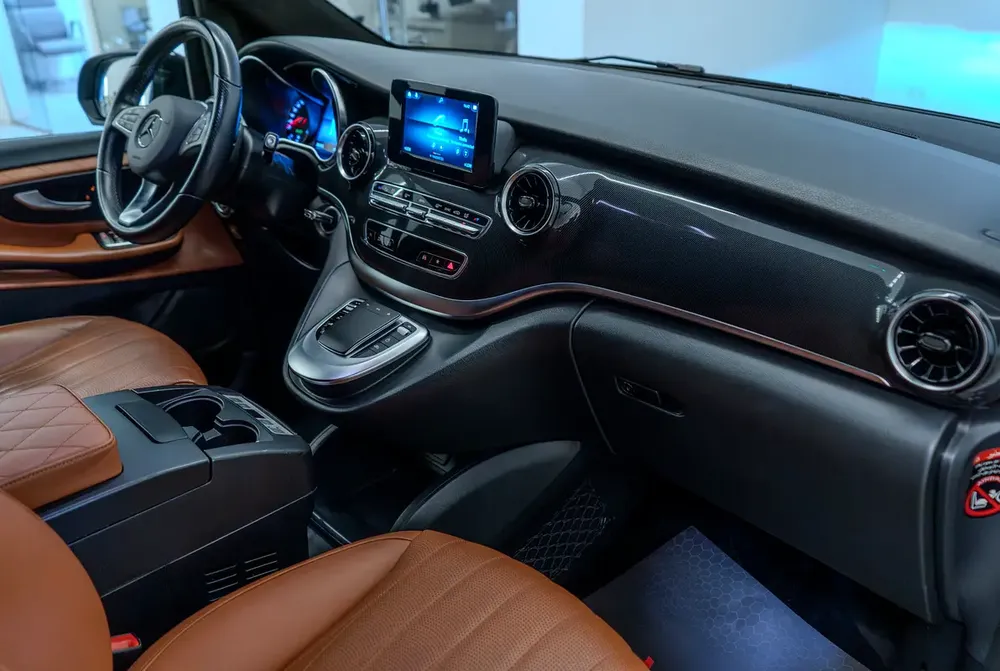 2021 Mercedes-Benz V 250, Falcon Edition, Excellent Condition, GCC Specs - Image 9